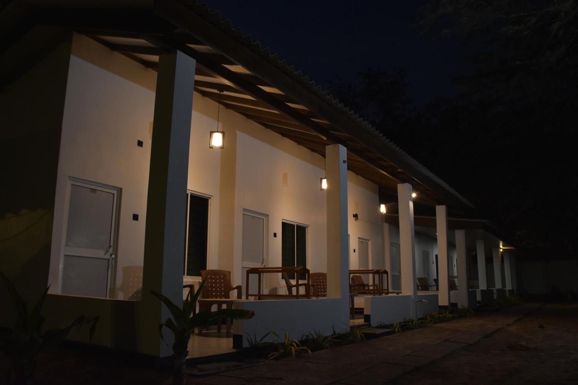 טרינקומאלה French Garden Regish Guest House מראה חיצוני תמונה