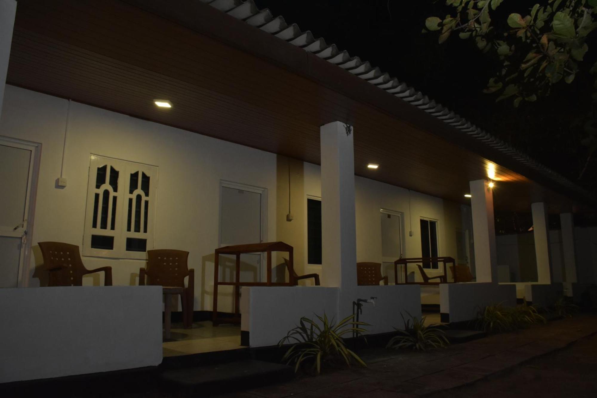 טרינקומאלה French Garden Regish Guest House מראה חיצוני תמונה
