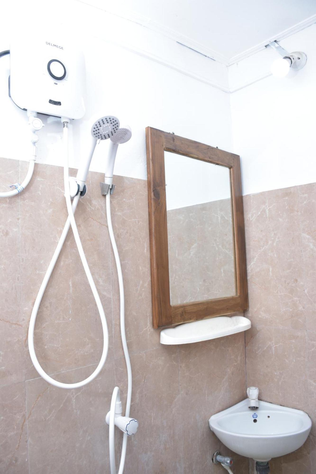 טרינקומאלה French Garden Regish Guest House מראה חיצוני תמונה