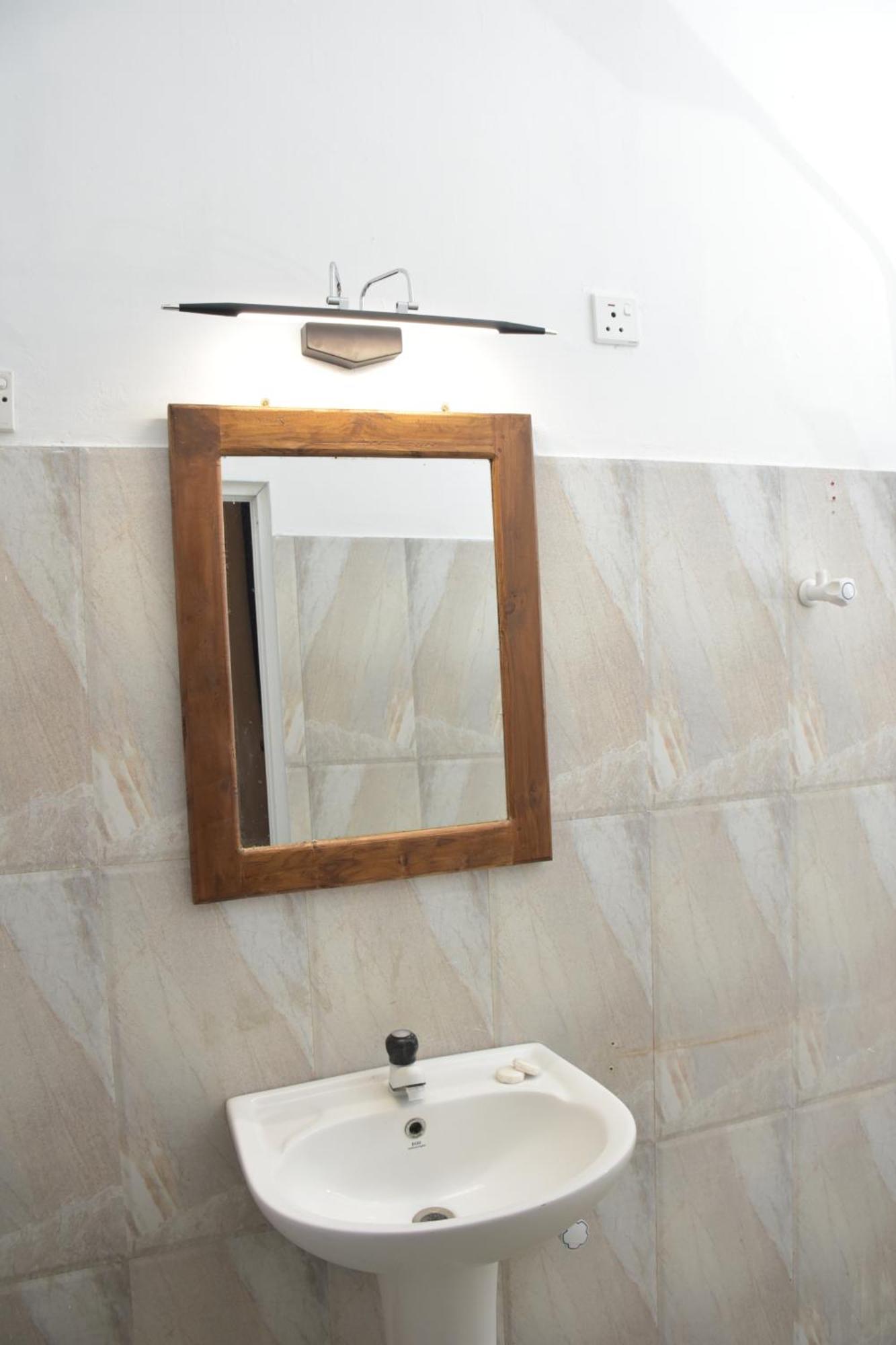 טרינקומאלה French Garden Regish Guest House מראה חיצוני תמונה