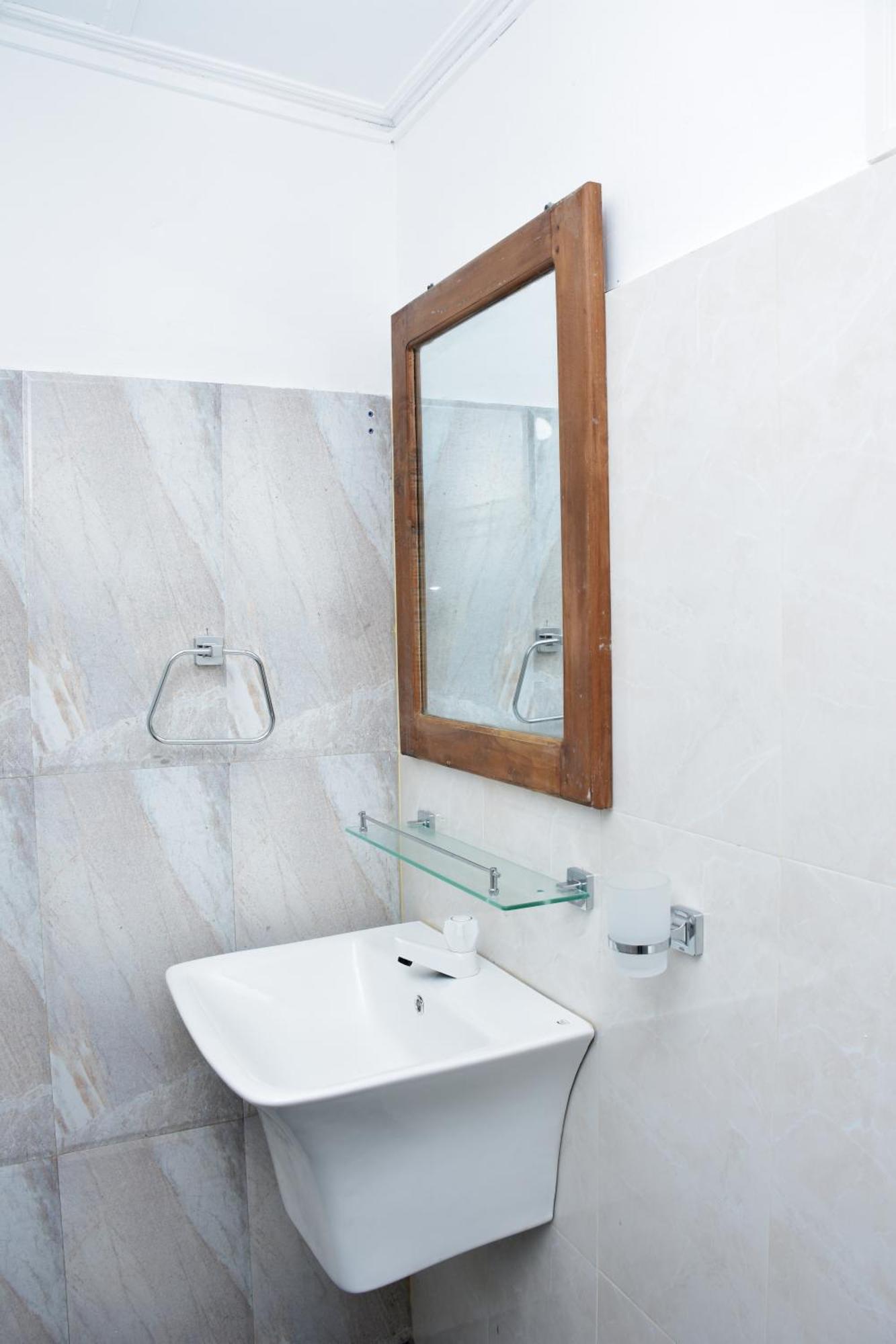 טרינקומאלה French Garden Regish Guest House מראה חיצוני תמונה
