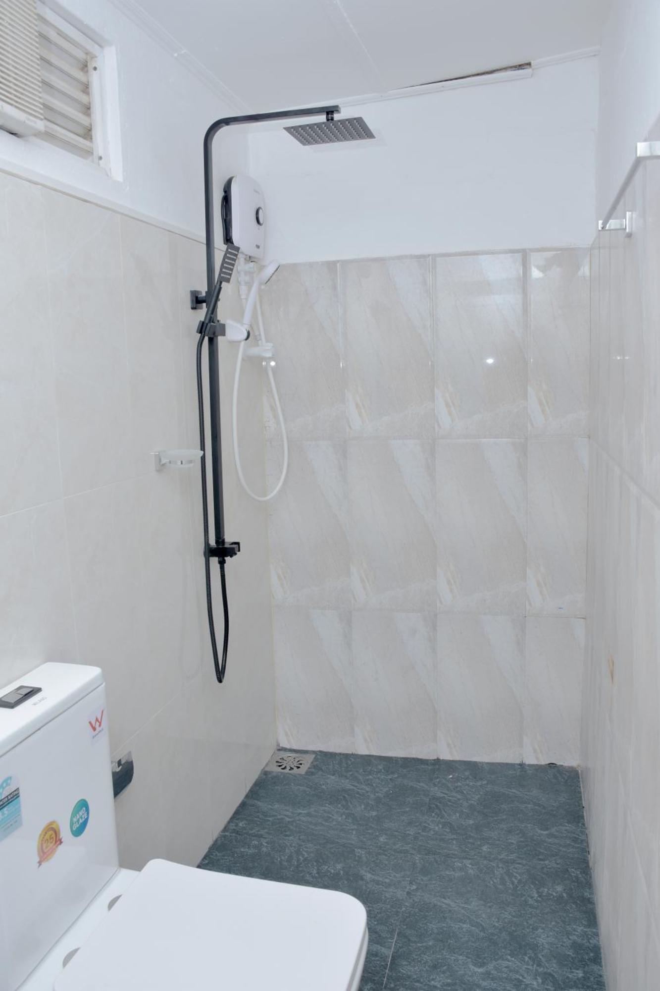 טרינקומאלה French Garden Regish Guest House מראה חיצוני תמונה